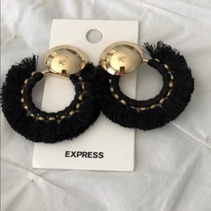 BLACK & GOLD CIRCLE FRINGE EARRING